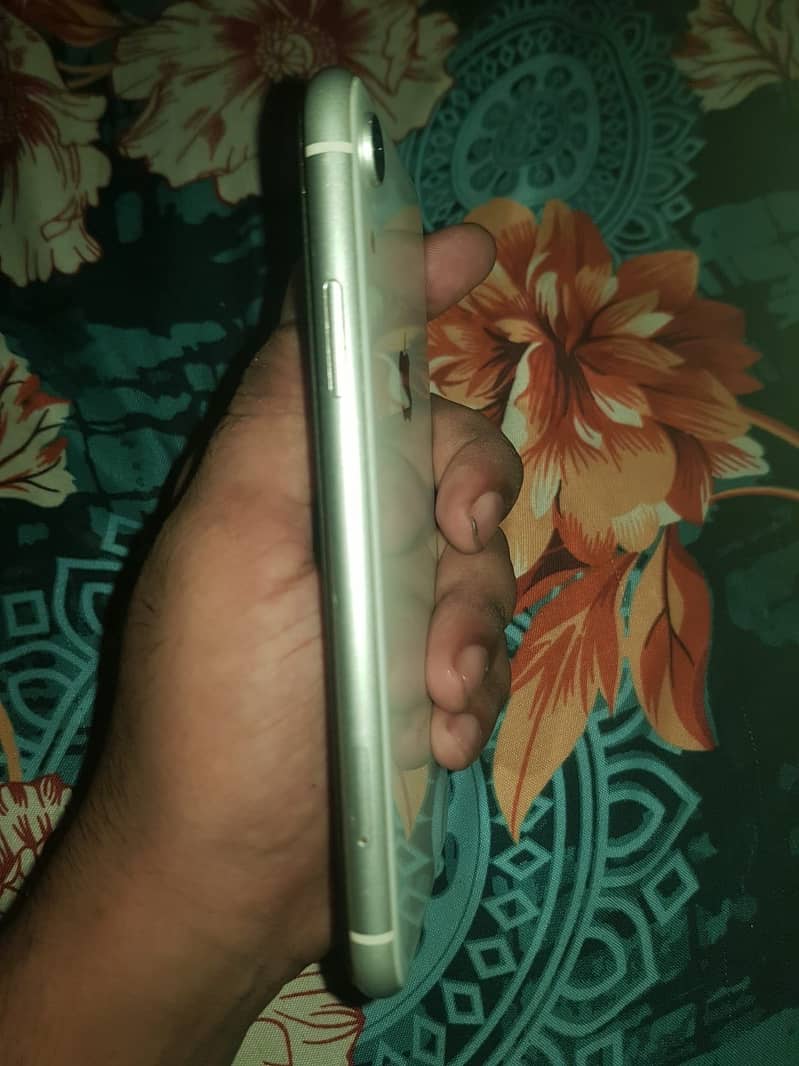 Apple iPhone XR 3