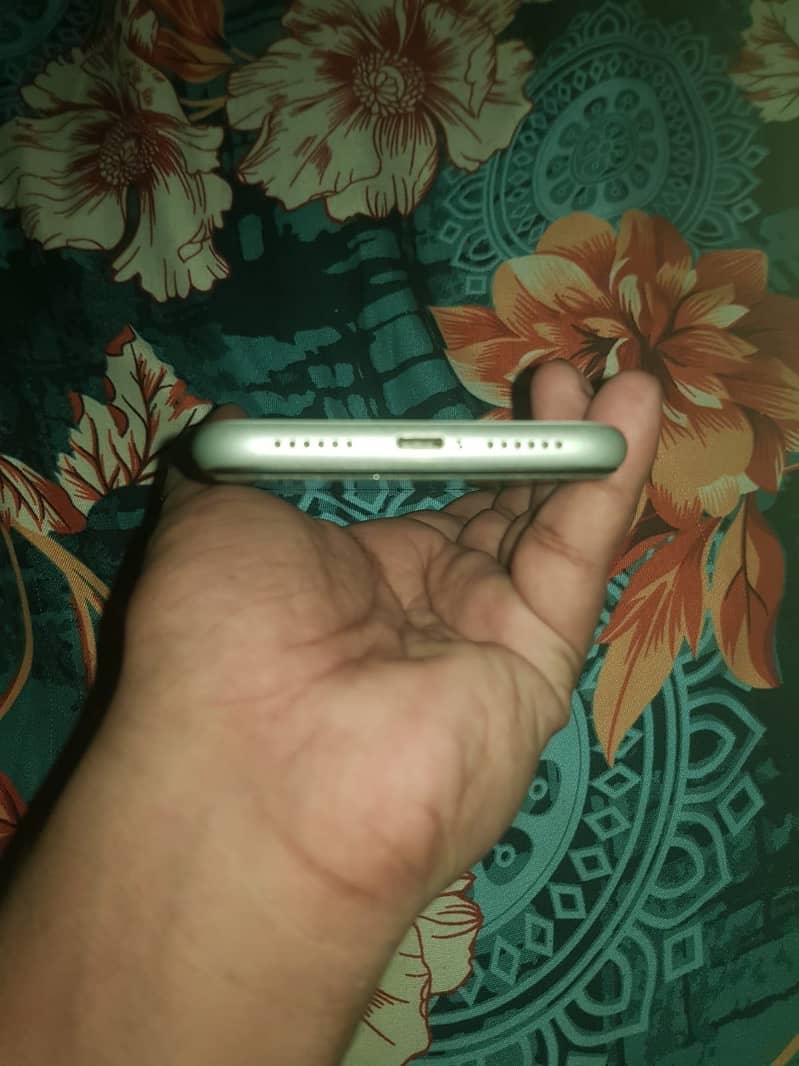 Apple iPhone XR 5