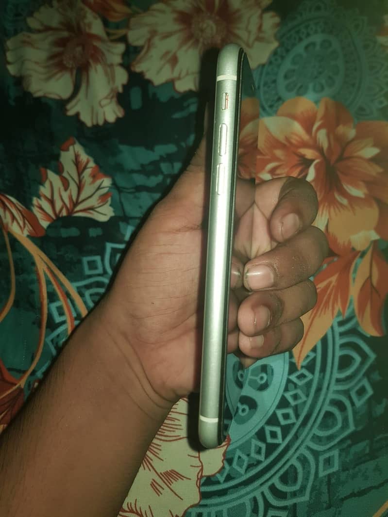 Apple iPhone XR 6