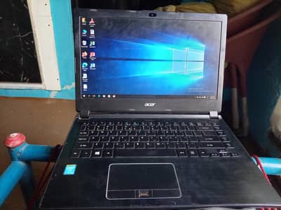 one sasta laptop with charger and bag