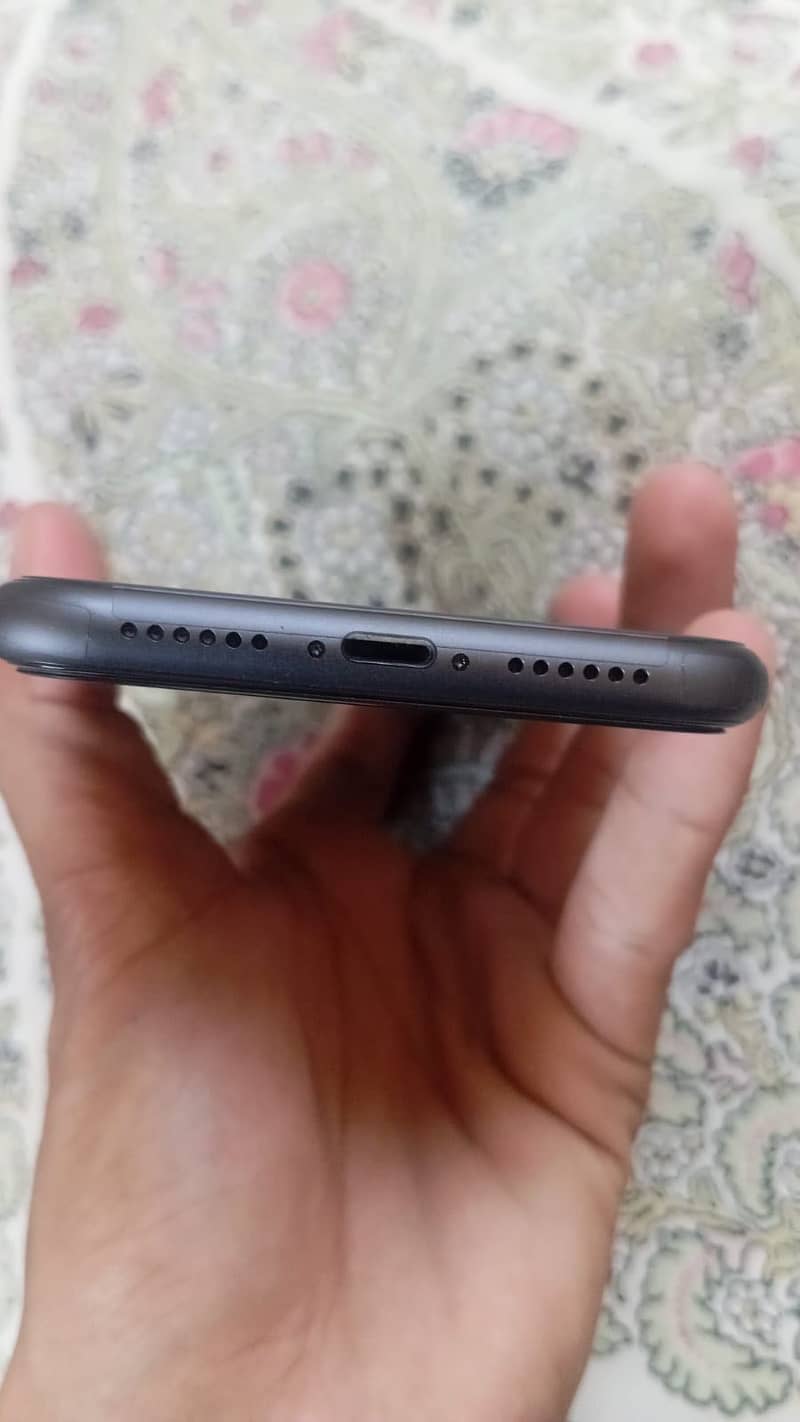 Apple iPhone 11 3