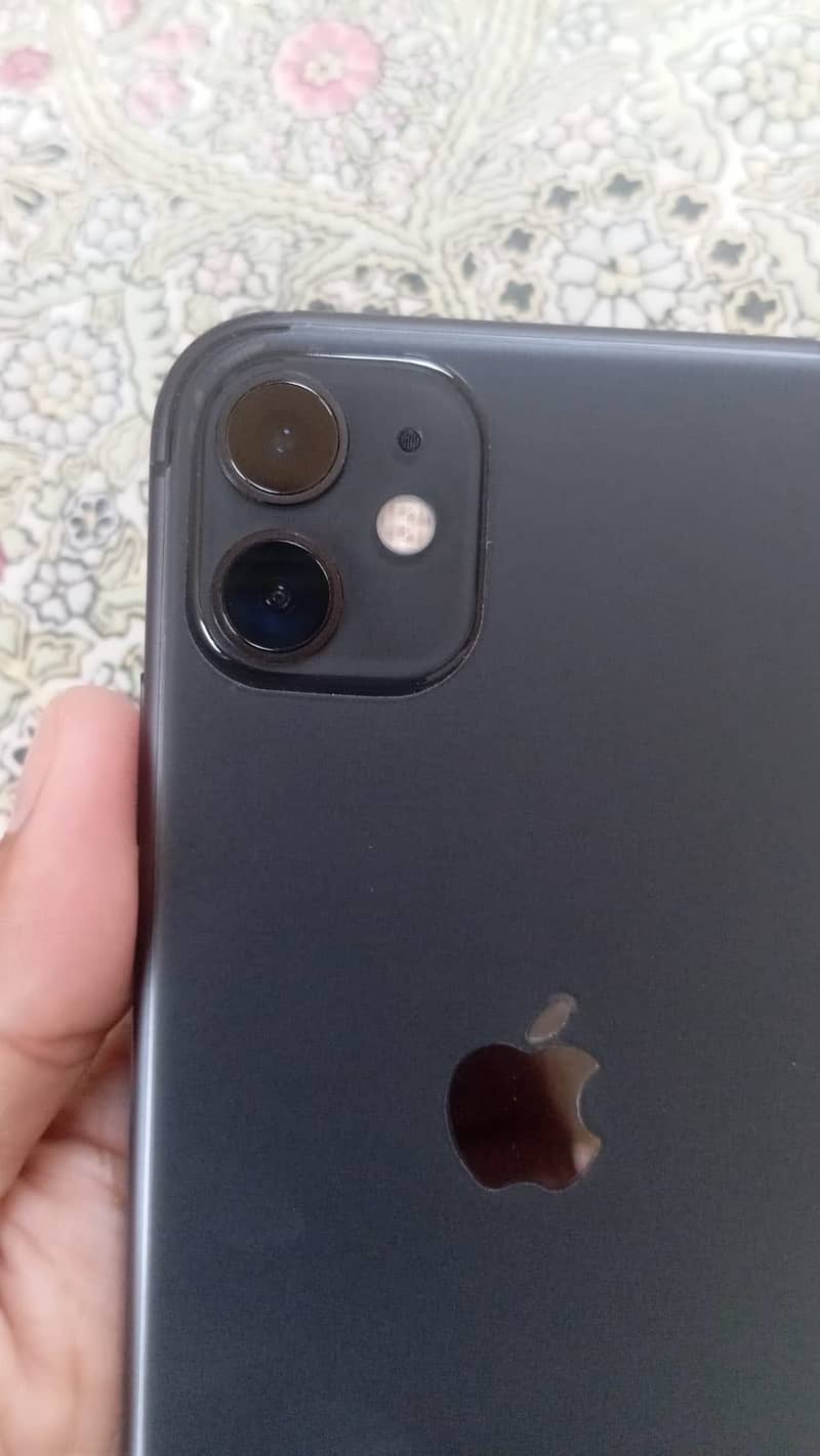 Apple iPhone 11 4