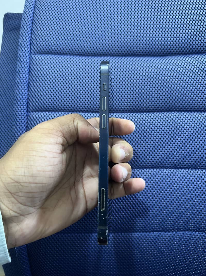 Apple iPhone 12 4