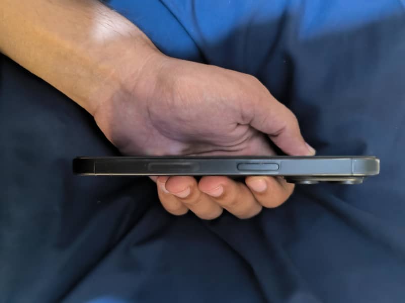 Apple iPhone 15 Pro 3