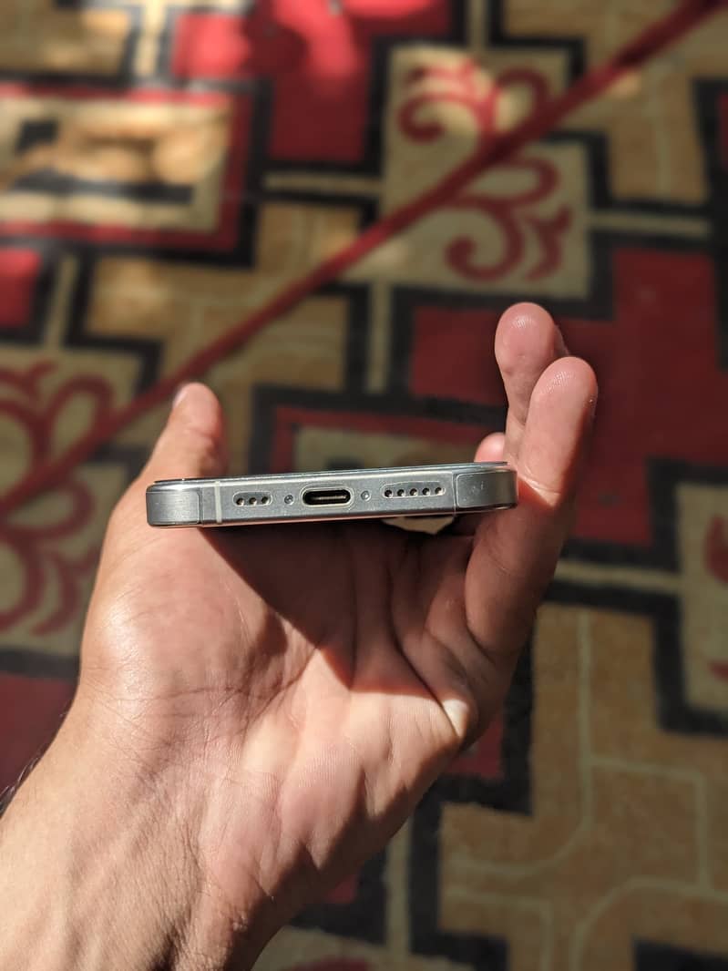Apple iPhone 15 Pro 2