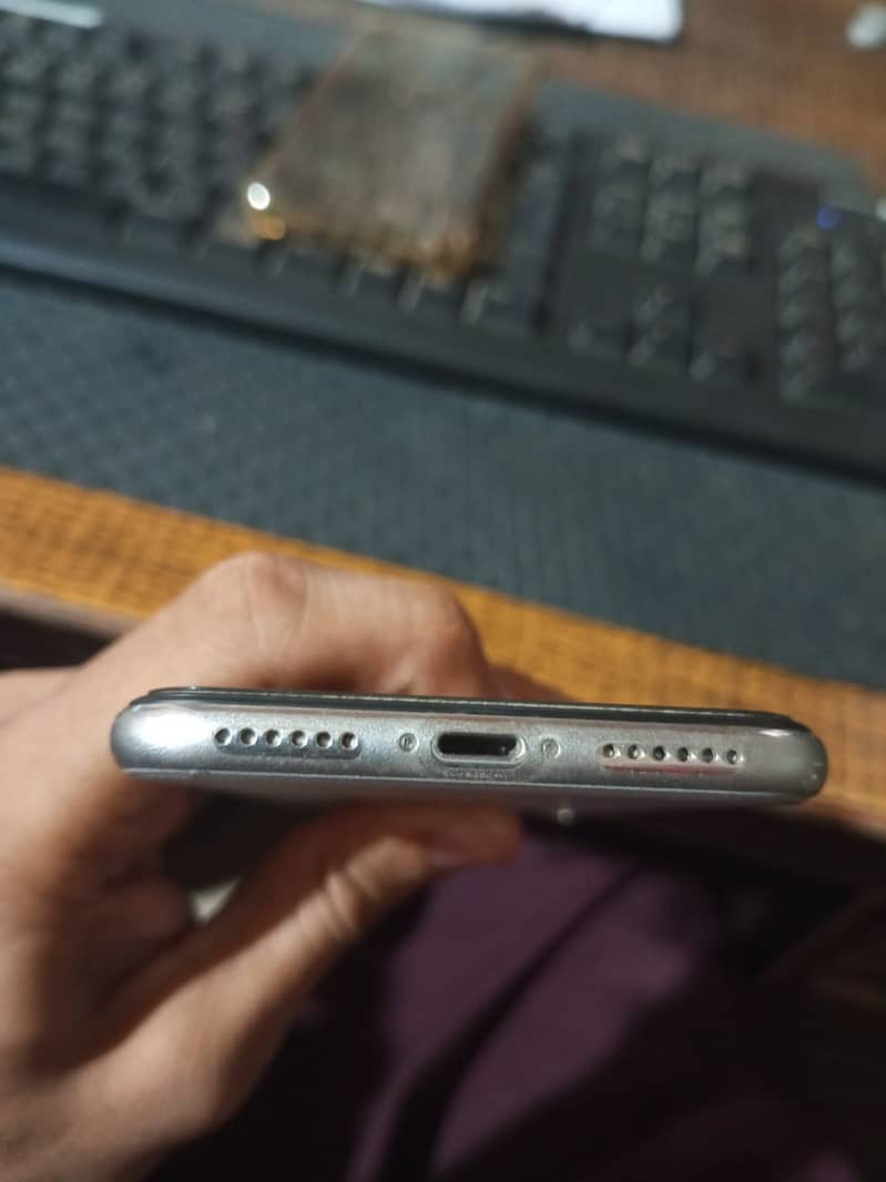 Apple iPhone X 3