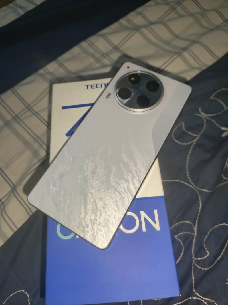 Tecno CAMON 30 0