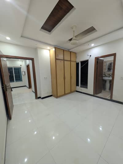 3 Bhk Non furnished apartment available for Rent