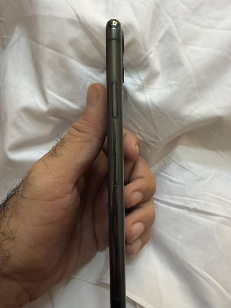 Apple iPhone 11 Pro Max 5