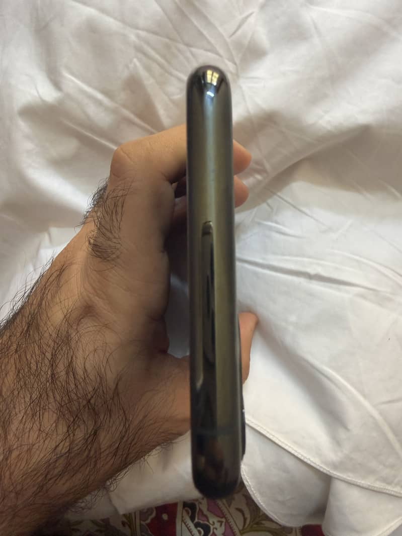 Apple iPhone 11 Pro Max 6