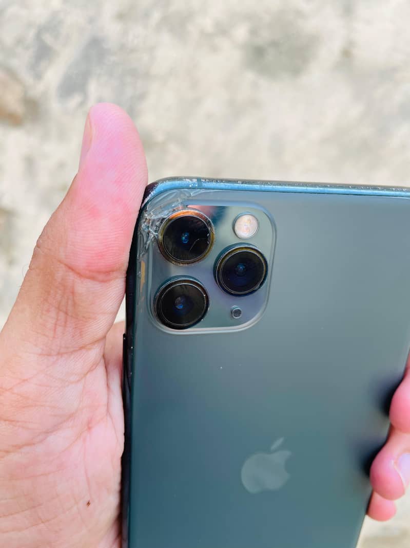 Apple iPhone 11 Pro Max 2