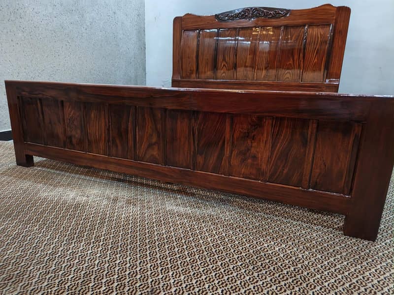 Solid wood bed King Size new condition total solid wood 1