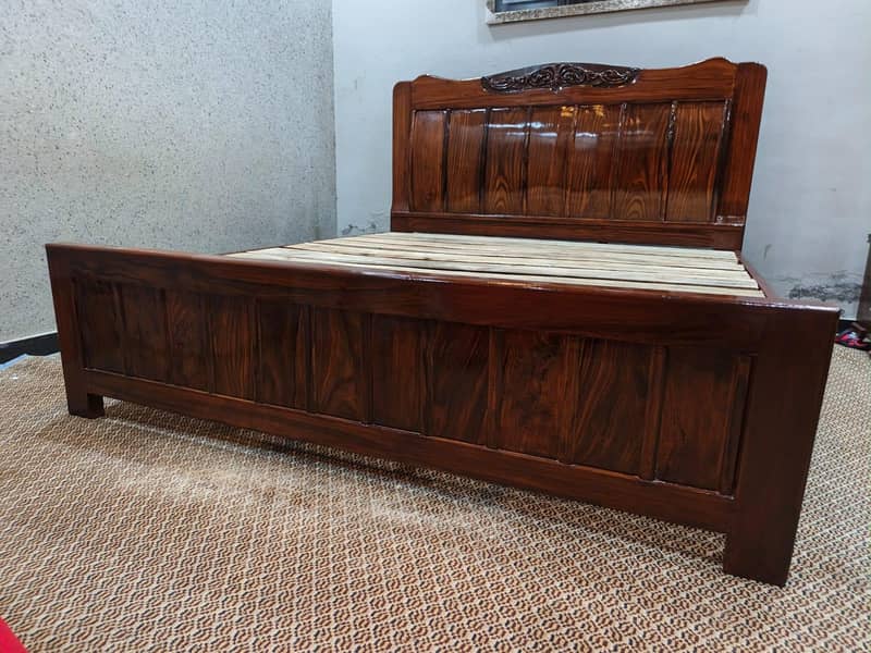 Solid wood bed King Size new condition total solid wood 4