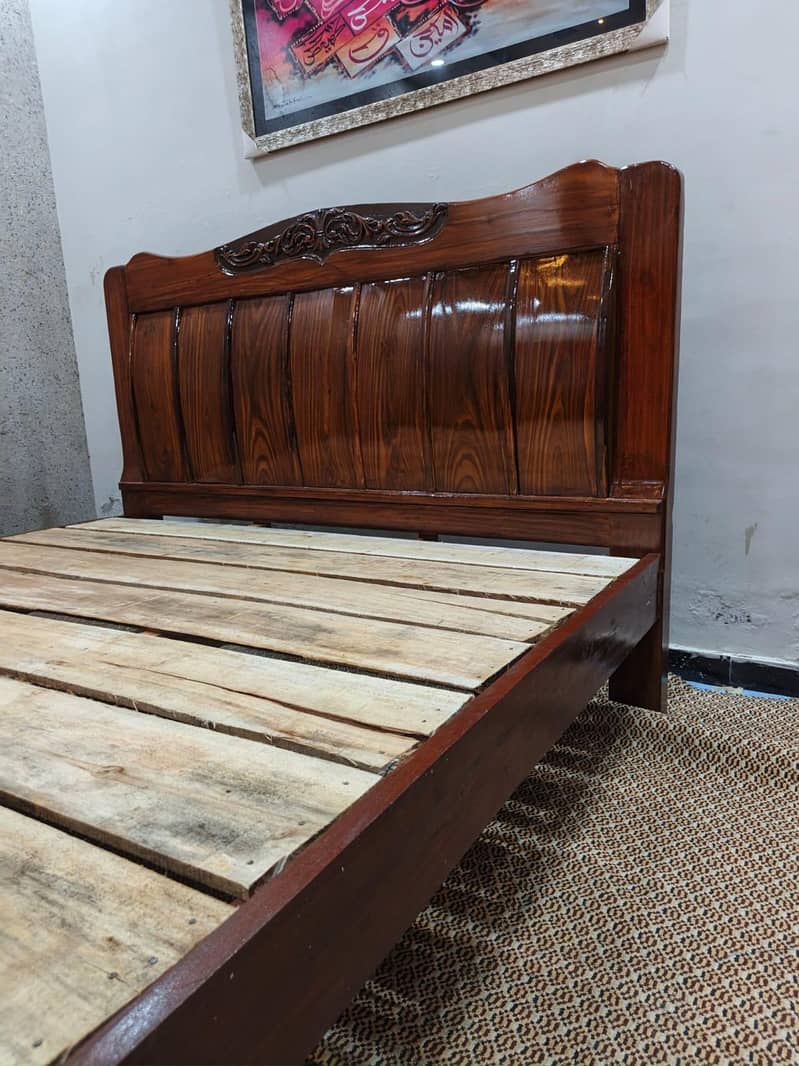 Solid wood bed King Size new condition total solid wood 5