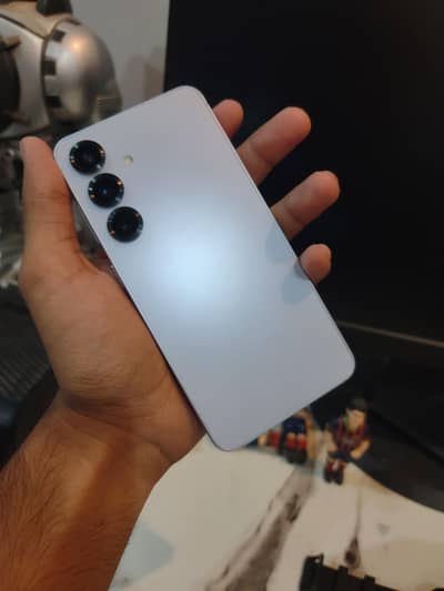 SAMSUNG GALAXY S25 ( EXCHANGE POSSIBLE )