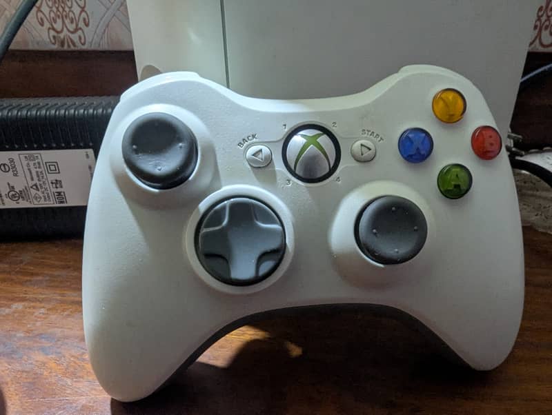 Xbox 360 89+ Game + extra controller 4