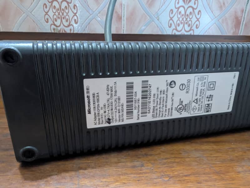 Xbox 360 89+ Game + extra controller 5