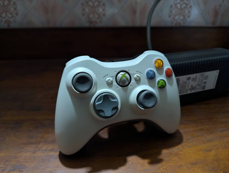 Xbox 360 89+ Game + extra controller 6