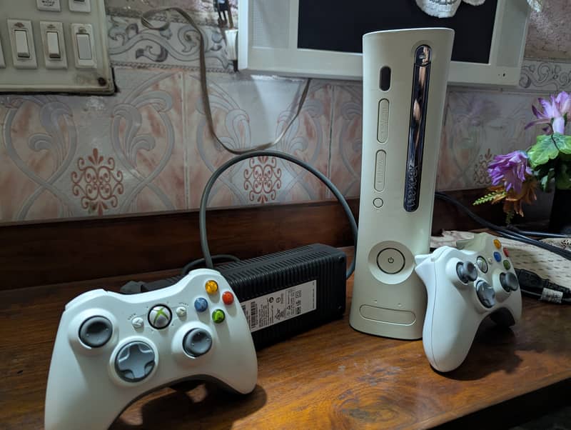 Xbox 360 89+ Game + extra controller 7