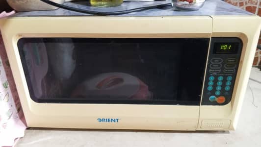 orient microwave in good condion