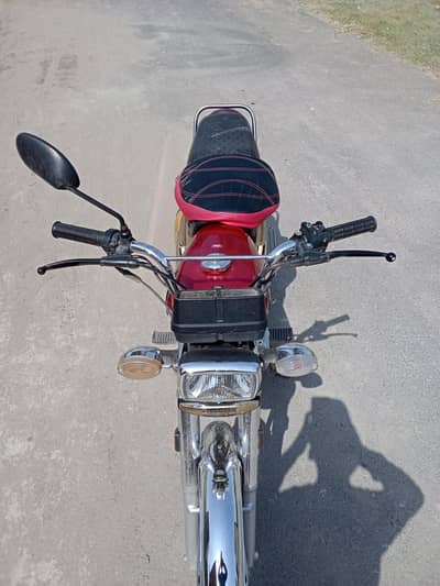 Honda 125 golden colour 2026model