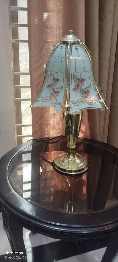 1 coffee table with lamp for sale