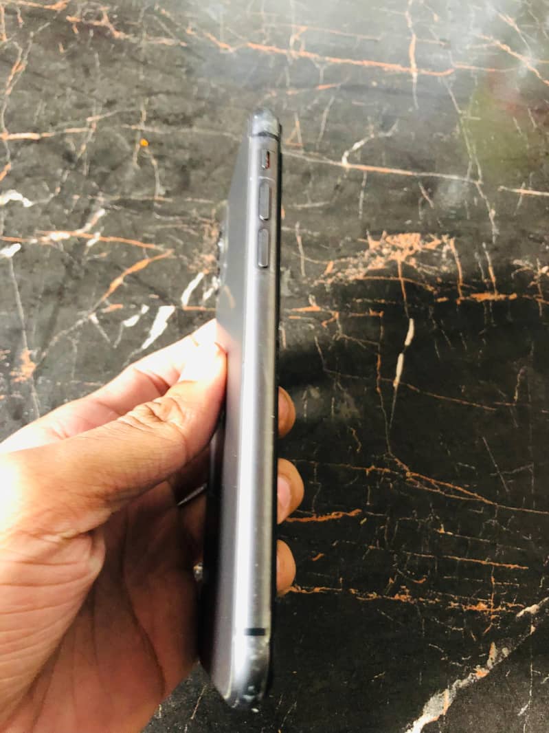 Apple iPhone 11 7