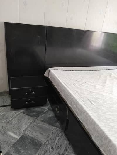 bed set . dressing table