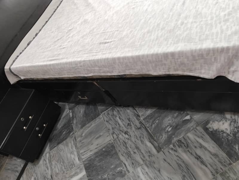 bed set . dressing table 1
