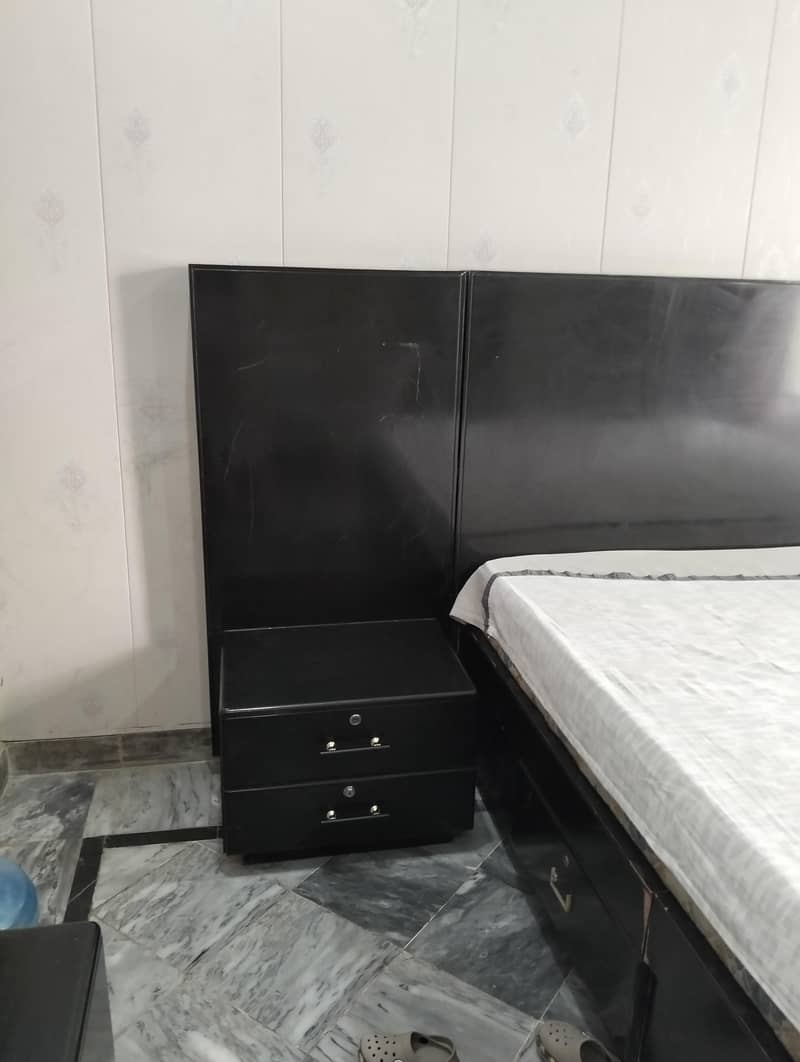 bed set . dressing table 2