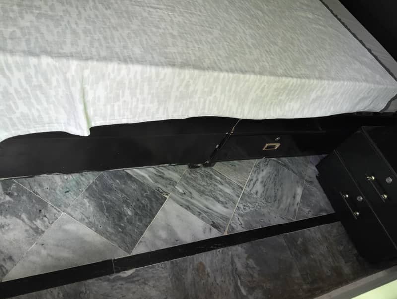 bed set . dressing table 3