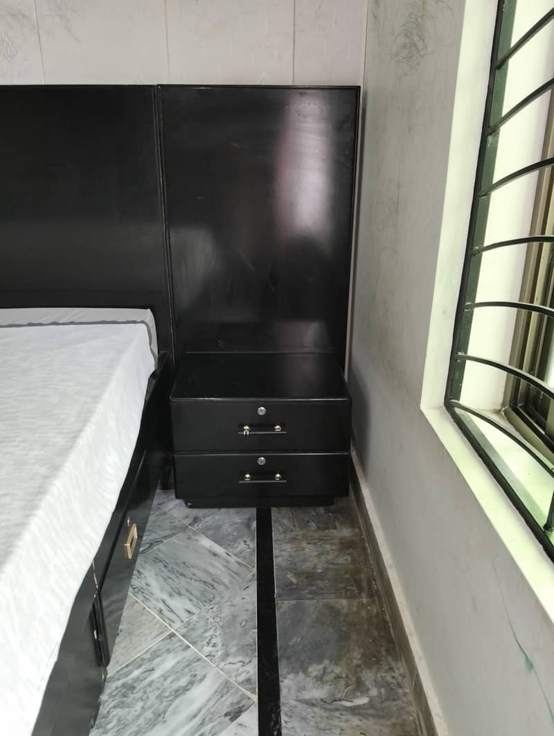 bed set . dressing table 5