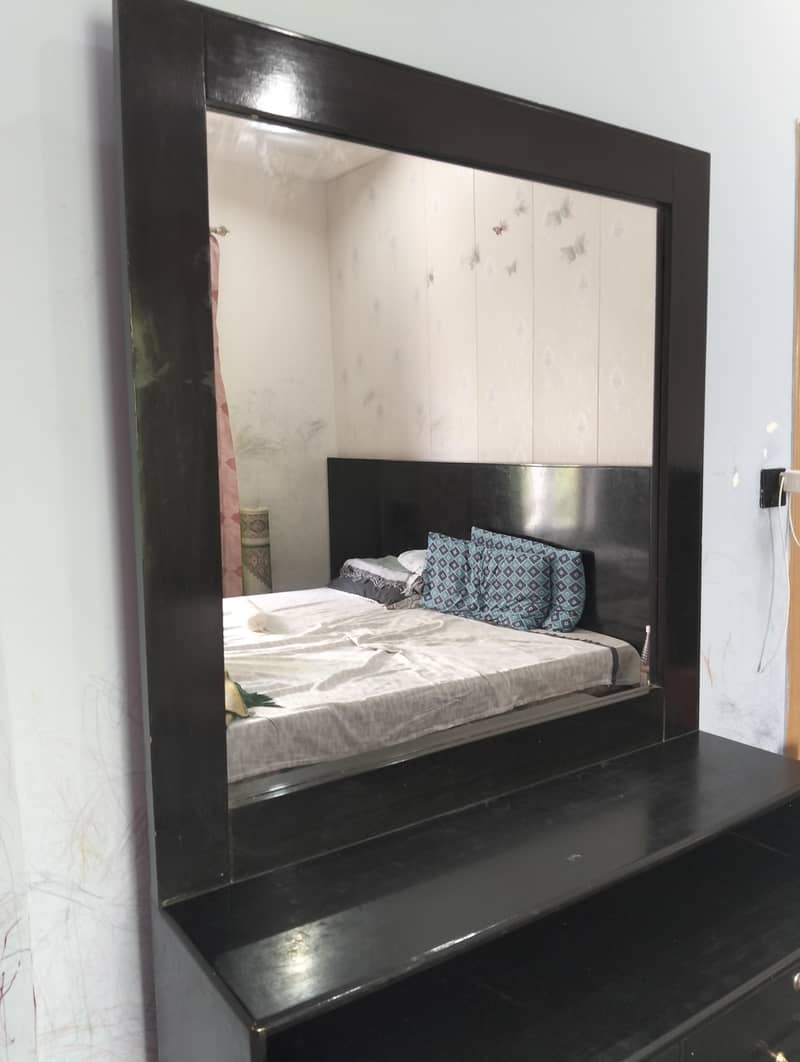bed set . dressing table 13