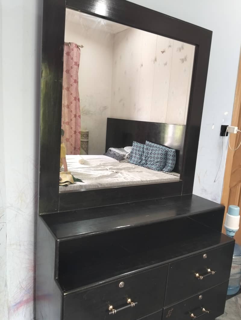 bed set . dressing table 14