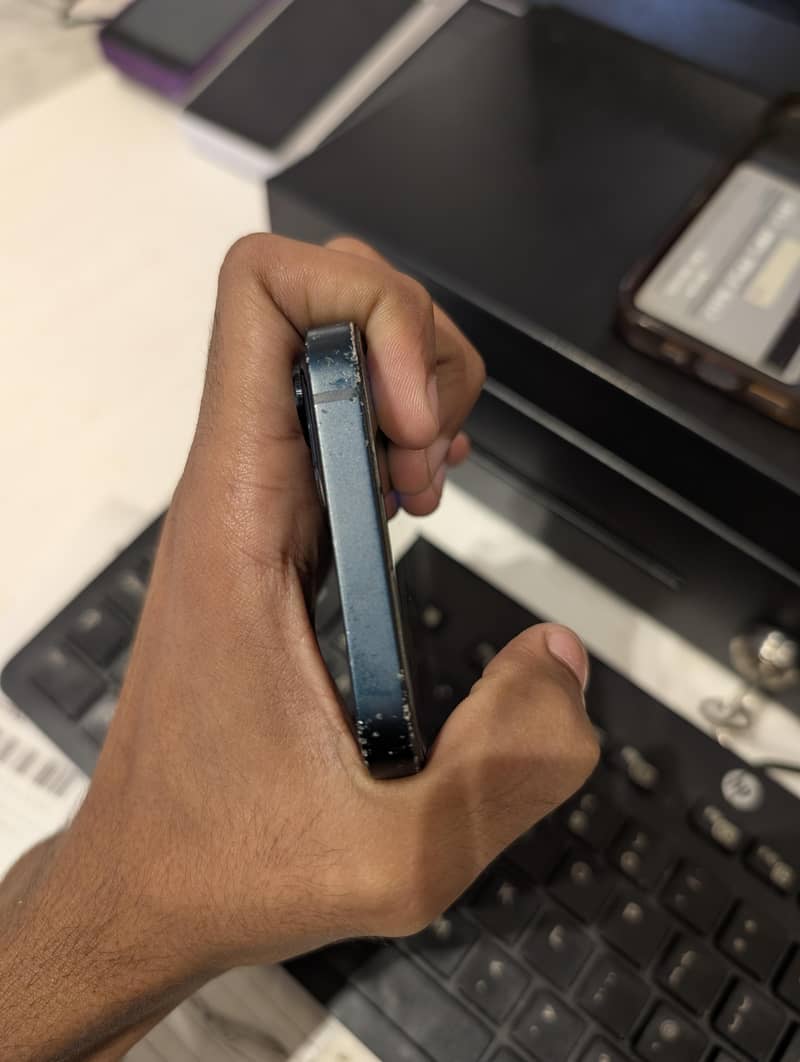 Apple iPhone 13 5