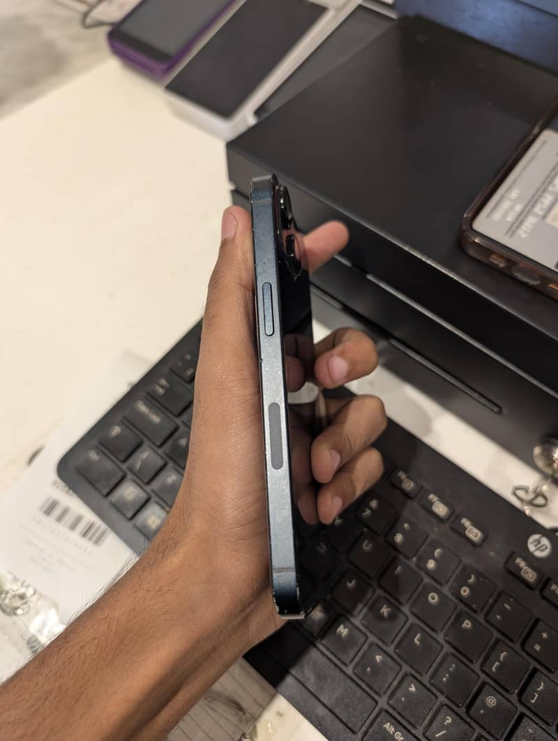 Apple iPhone 13 6