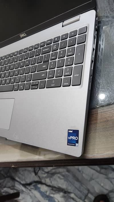Dell latitude 3570 | i7 12th | 16gb ddr5 | 256nvme | 4gb ddr6 card