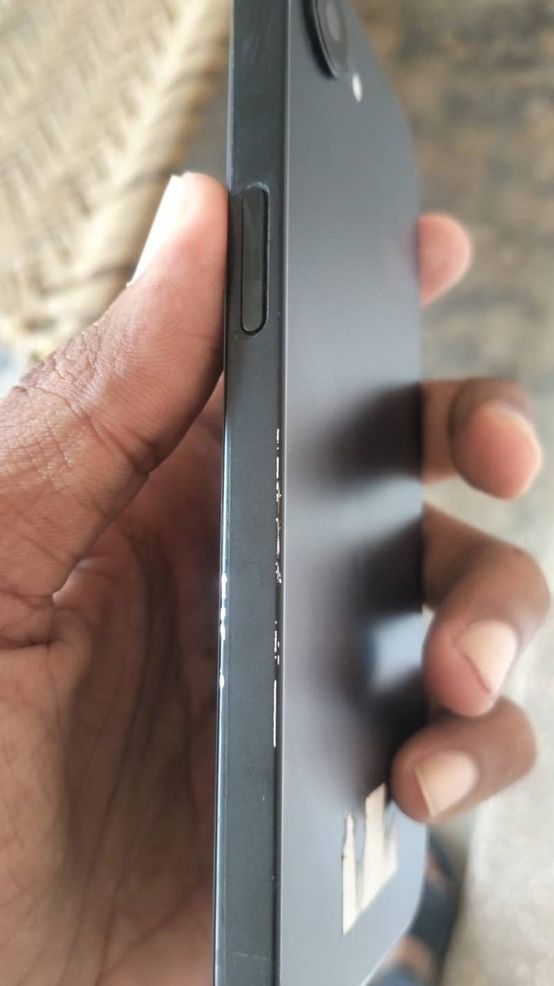 Apple iPhone 16e 2