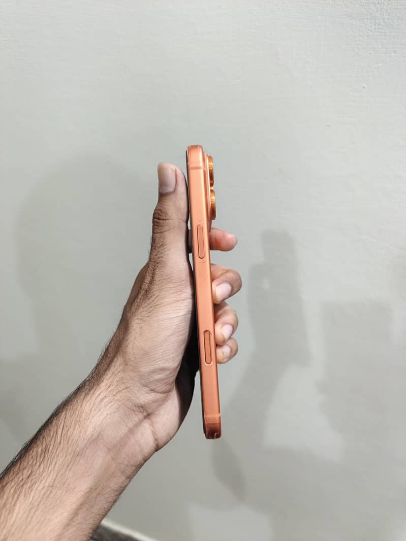 Apple iPhone 17 Pro Max 4