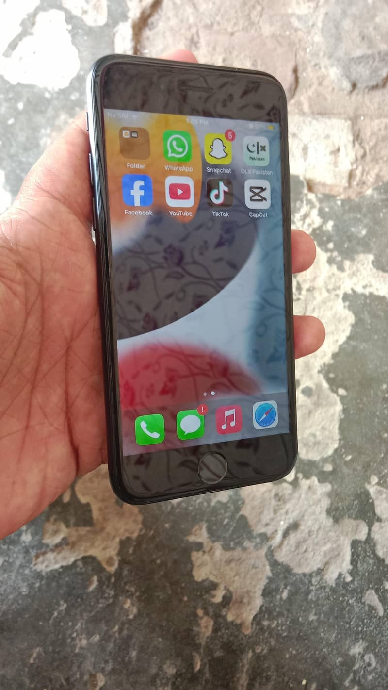 Apple iPhone 7 2
