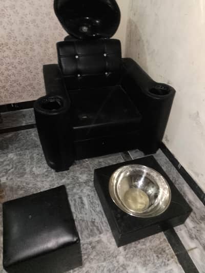 manipedi / hair-wash chair with stool n pedicure footrest