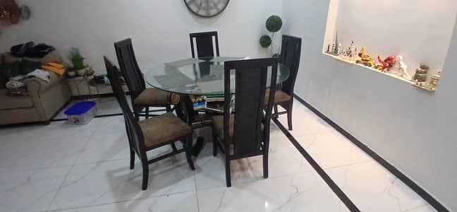 5 Seater Dinning table with chairs for sale