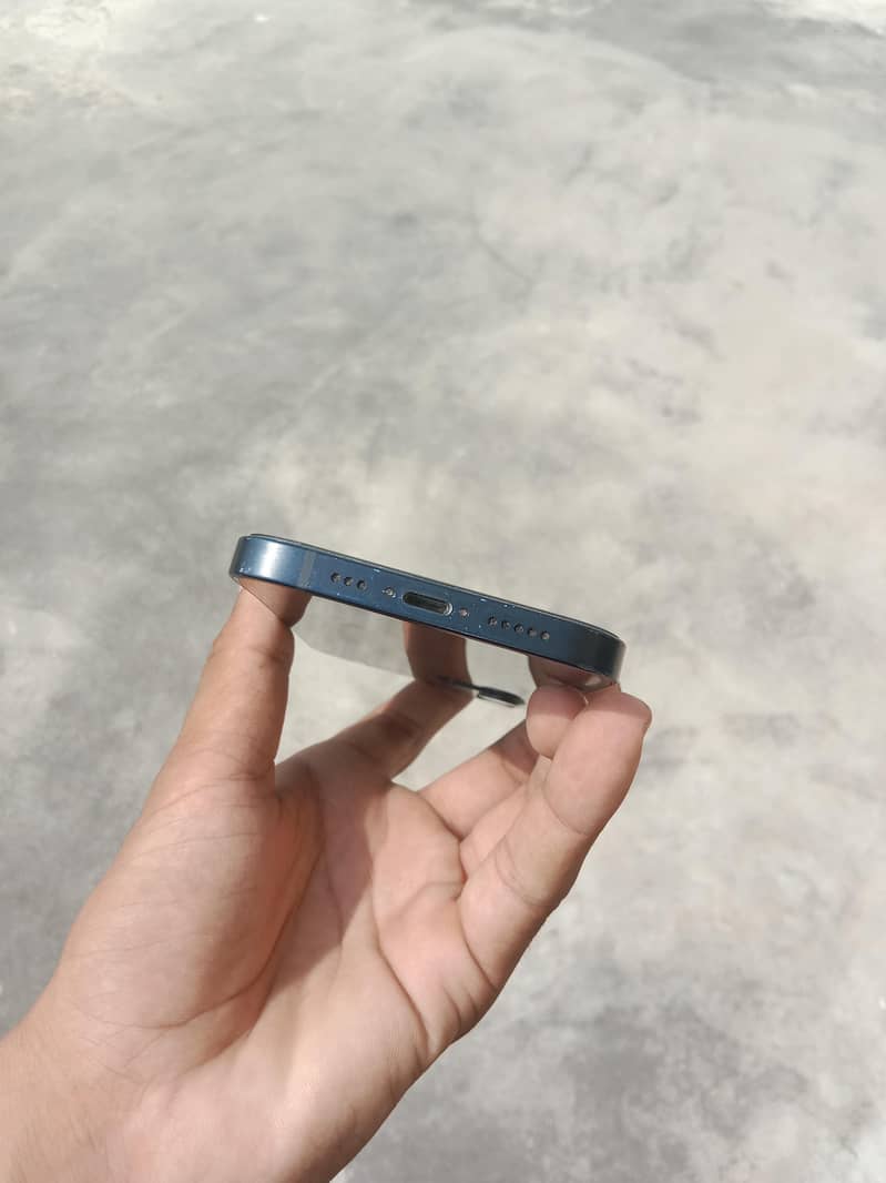 Apple iPhone 12 3