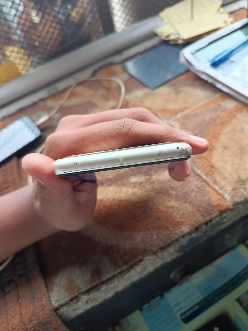 Google Pixel 7 4