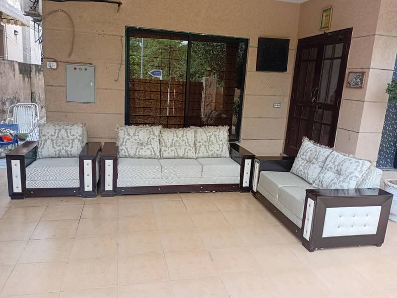 6 seater sofa set. 0
