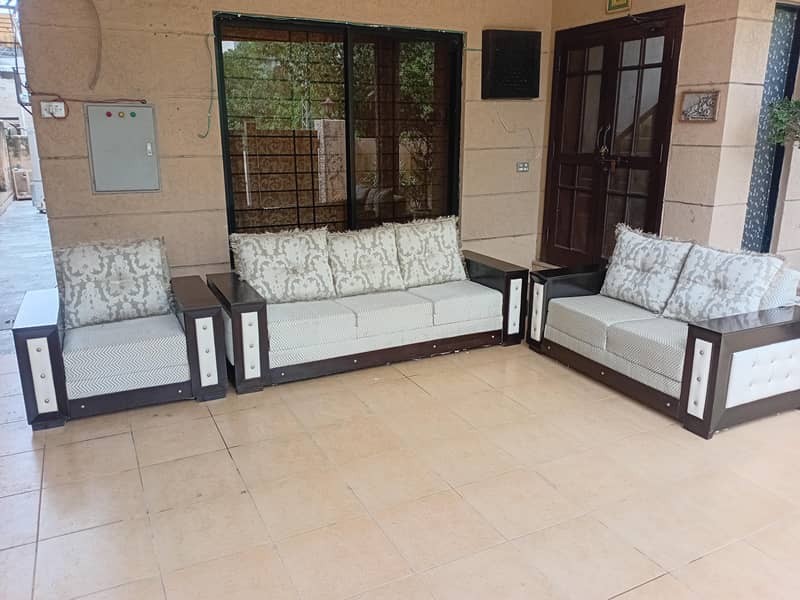 6 seater sofa set. 1