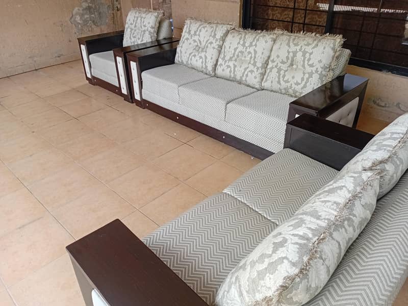 6 seater sofa set. 3