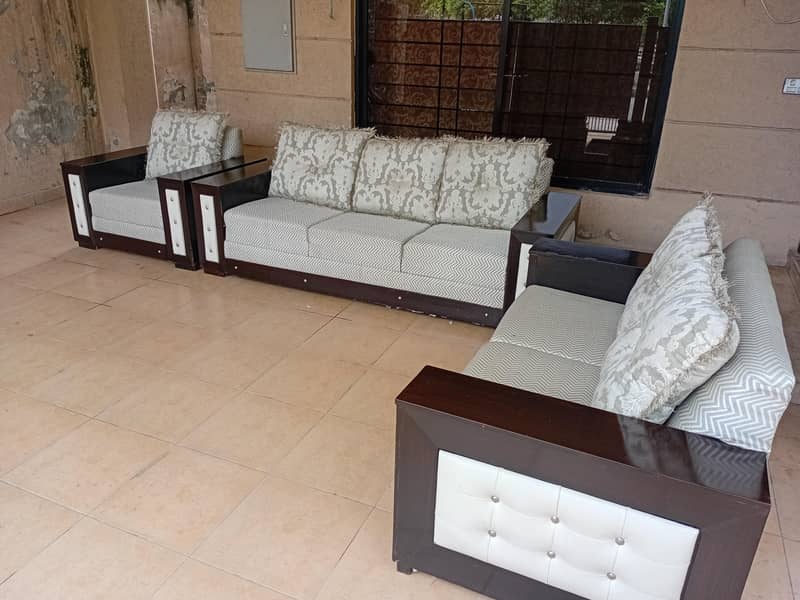 6 seater sofa set. 4