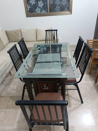 Dinning Table With Chairs.