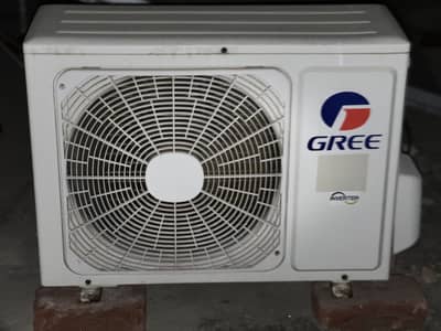 My 1 ton gree AC for sale. .